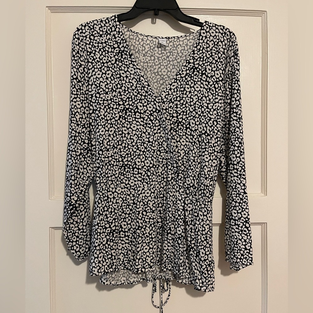 Old Navy faux wrap blouse animal print, size XL